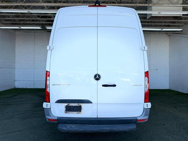 Photo of 2022 White Mercedes-Benz Sprinter 2500