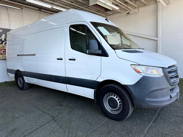 Photo of 2022 White Mercedes-Benz Sprinter 2500