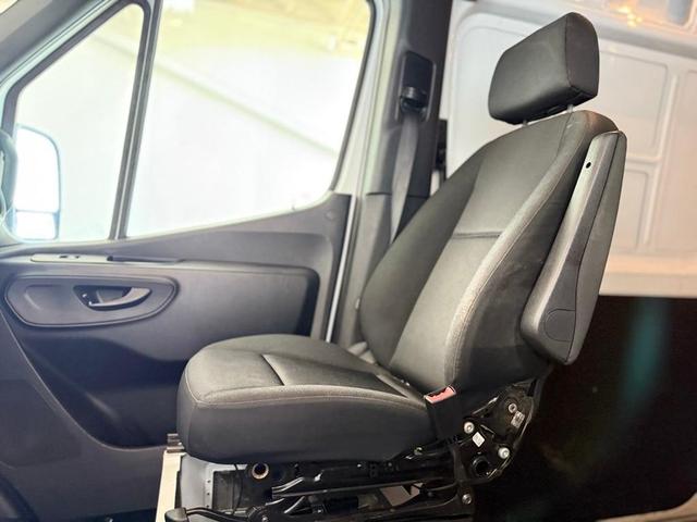 Photo of 2022 White Mercedes-Benz Sprinter 2500