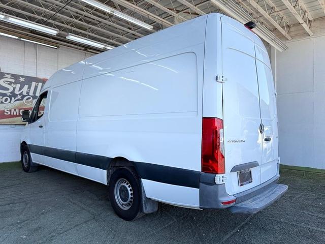 Photo of 2022 White Mercedes-Benz Sprinter 2500
