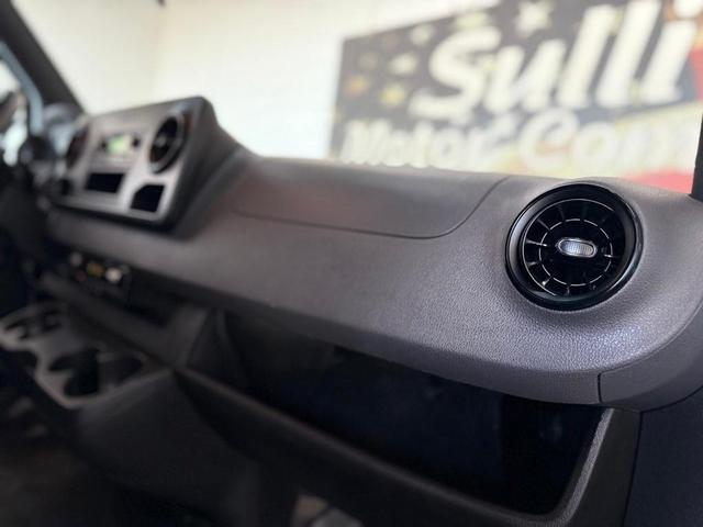 Photo of 2022 White Mercedes-Benz Sprinter 2500