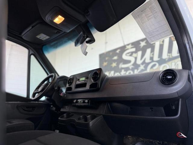 Photo of 2022 White Mercedes-Benz Sprinter 2500