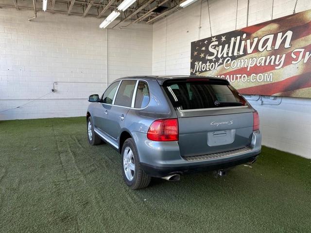 Photo of 2004 Titanium Porsche Cayenne