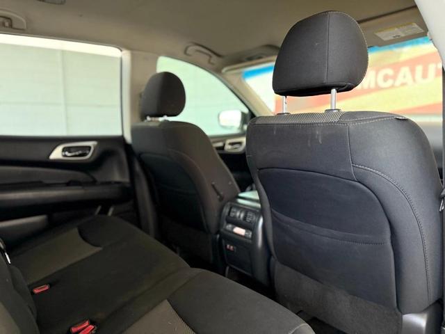 Photo of 2020 Magnetic Black Nissan Pathfinder