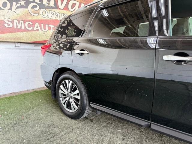Photo of 2020 Magnetic Black Nissan Pathfinder