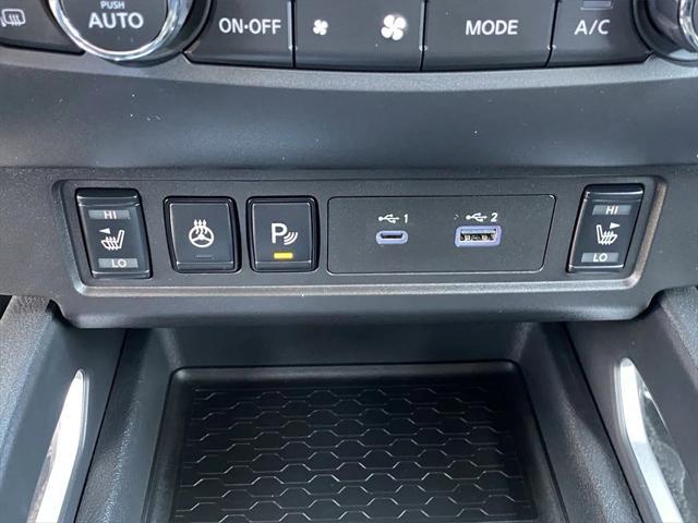 Photo of 2025 Super Black Nissan Frontier