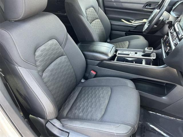 Photo of 2024 Brilliant Silver Metallic Nissan Pathfinder