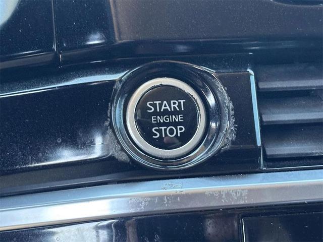 Photo of 2022 Super Black Nissan Pathfinder