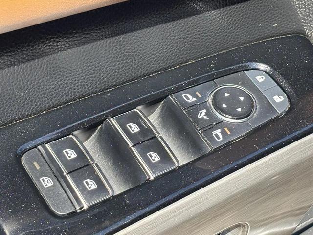 Photo of 2022 Super Black Nissan Pathfinder