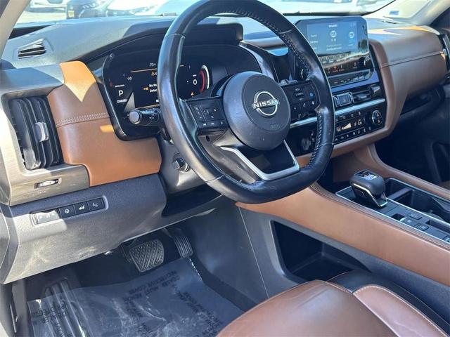 Photo of 2022 Super Black Nissan Pathfinder