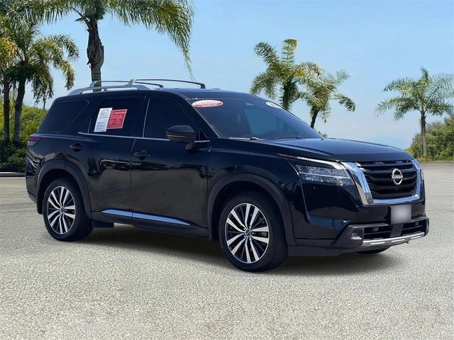 Photo of 2022 Super Black Nissan Pathfinder