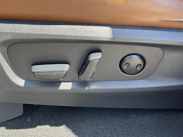 Photo of 2022 Super Black Nissan Pathfinder