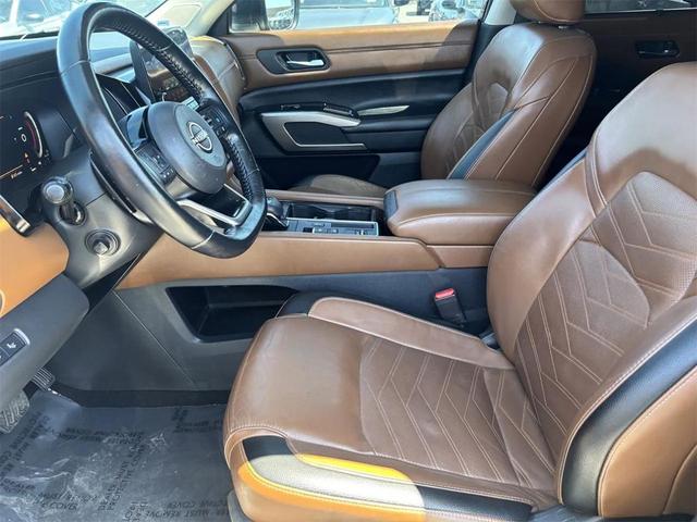 Photo of 2022 Super Black Nissan Pathfinder