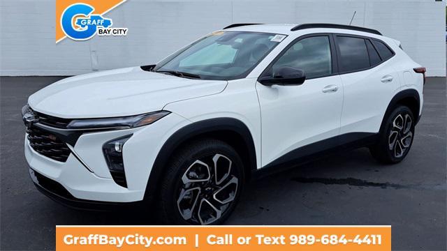 Photo of 2025 Summit White Chevrolet Trax