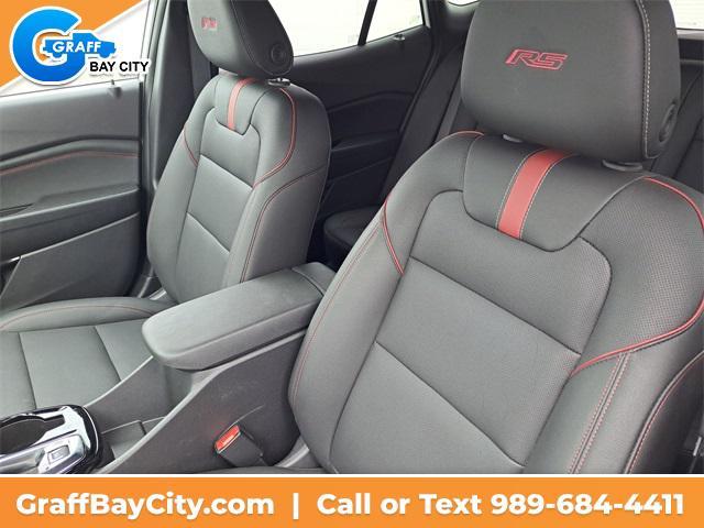 Photo of 2025 Summit White Chevrolet Trax