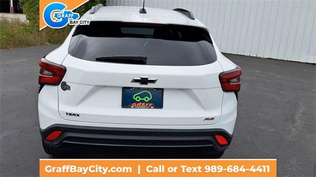 Photo of 2025 Summit White Chevrolet Trax