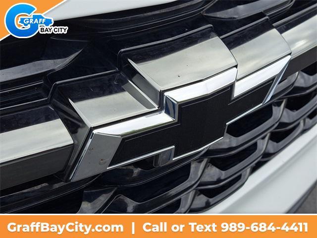 Photo of 2025 Summit White Chevrolet Trax
