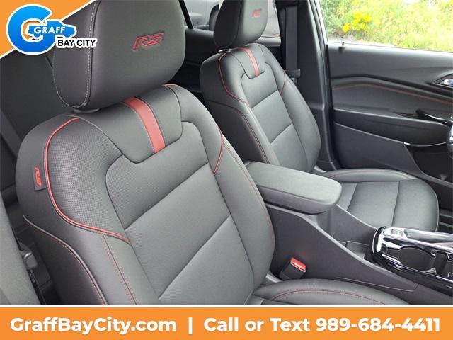 Photo of 2025 Summit White Chevrolet Trax