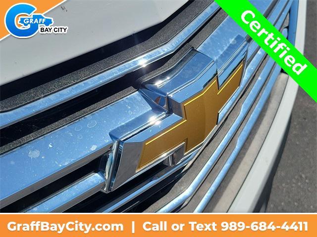 Photo of 2023 Summit White Chevrolet Traverse