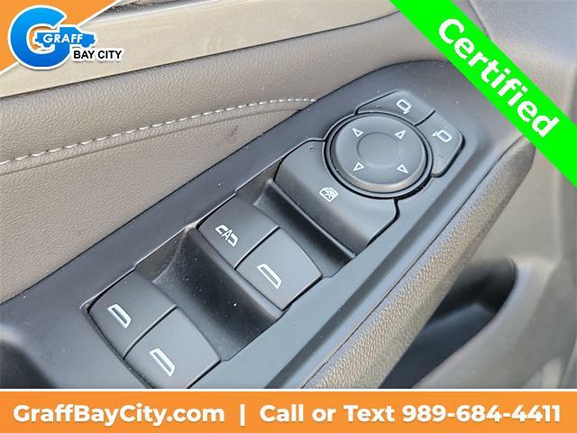 Photo of 2023 Summit White Chevrolet Traverse