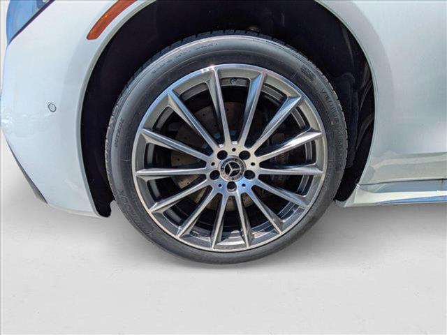 Photo of 2025 MANUFAKTUR Moonlight White Metallic Mercedes-Benz S-Class
