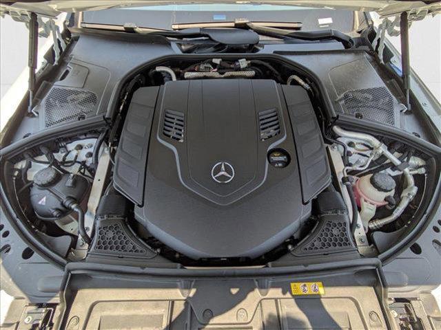 Photo of 2025 MANUFAKTUR Moonlight White Metallic Mercedes-Benz S-Class