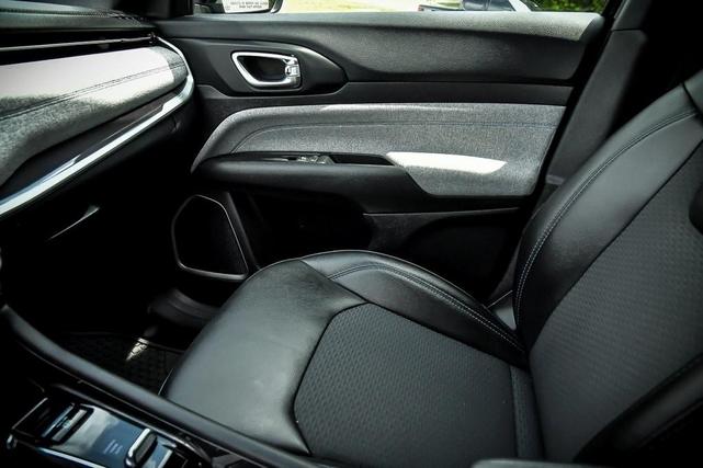 Photo of 2023 Diamond Black Jeep Compass
