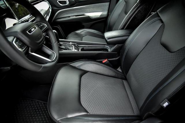 Photo of 2023 Diamond Black Jeep Compass
