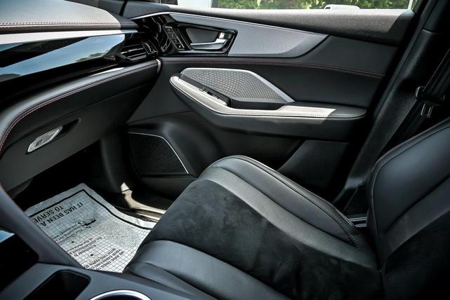 Photo of 2023 Gray Acura MDX