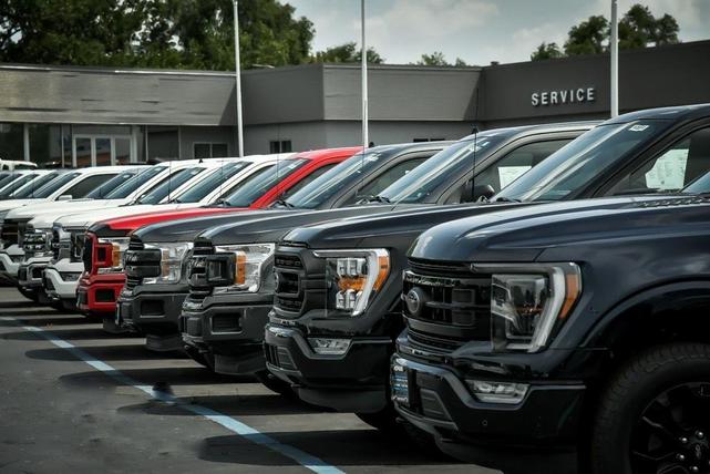 Photo of 2025 Oxford White Ford F-150