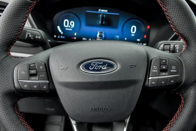 Photo of 2025 Star White Ford Escape