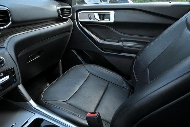 Photo of 2020 Black Ford Explorer