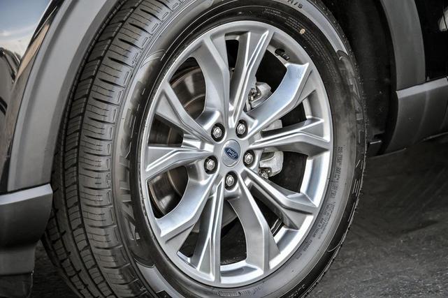 Photo of 2020 Black Ford Explorer