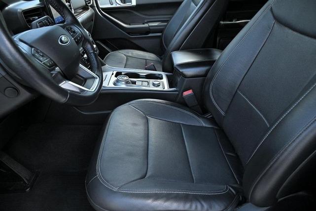 Photo of 2020 Black Ford Explorer