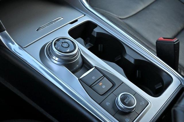Photo of 2020 Black Ford Explorer
