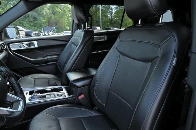 Photo of 2020 Black Ford Explorer