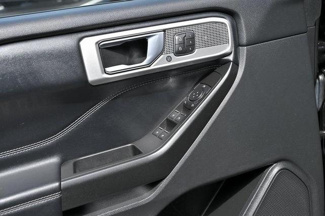 Photo of 2020 Black Ford Explorer