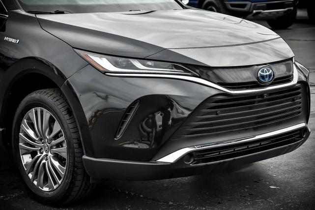 Photo of 2021 Black Toyota Venza