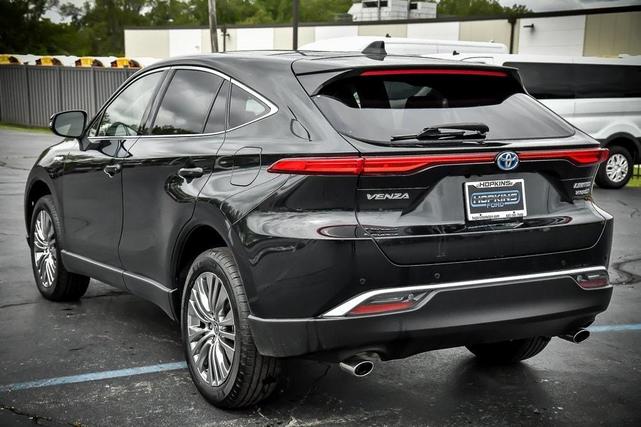 Photo of 2021 Black Toyota Venza