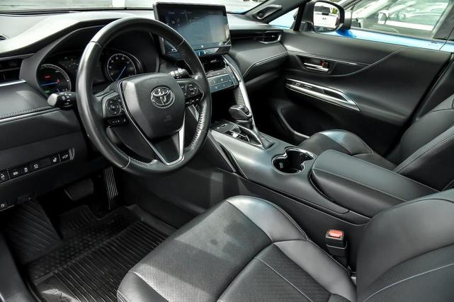 Photo of 2021 Black Toyota Venza