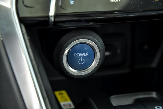 Photo of 2021 Black Toyota Venza