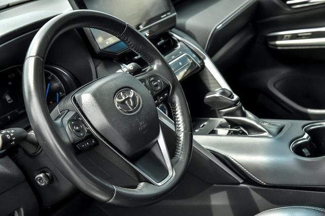 Photo of 2021 Black Toyota Venza