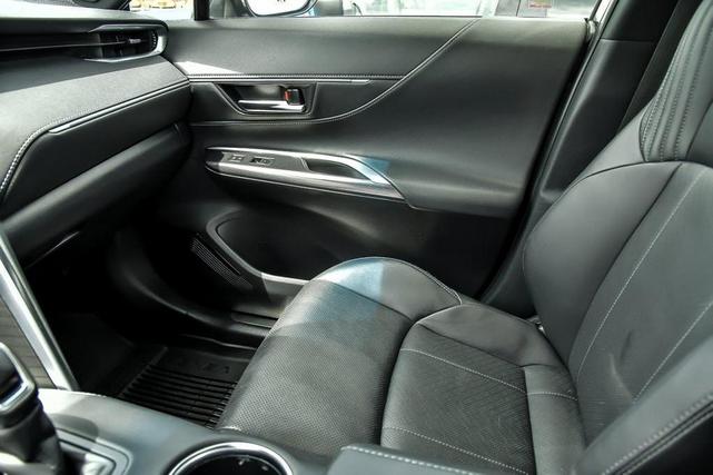Photo of 2021 Black Toyota Venza