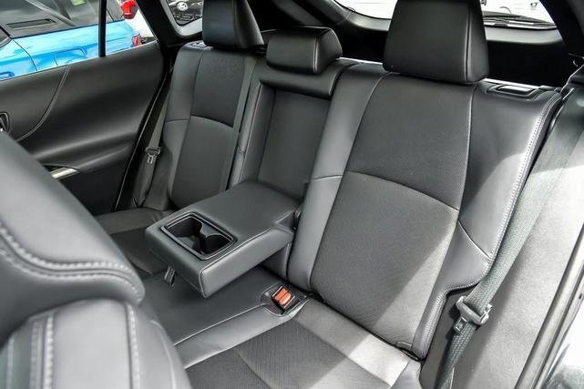 Photo of 2021 Black Toyota Venza