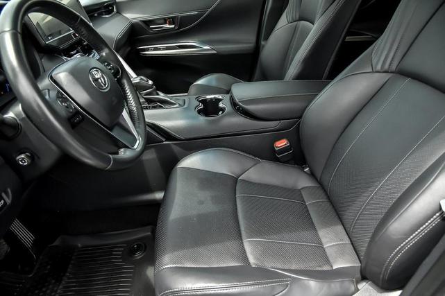 Photo of 2021 Black Toyota Venza