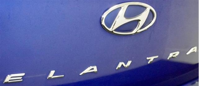 Photo of 2020 Intense Blue Hyundai ELANTRA