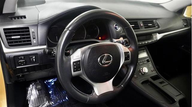 Photo of 2011 Daybreak Yellow Mica Lexus CT 200h