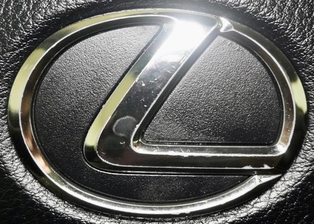 Photo of 2011 Daybreak Yellow Mica Lexus CT 200h