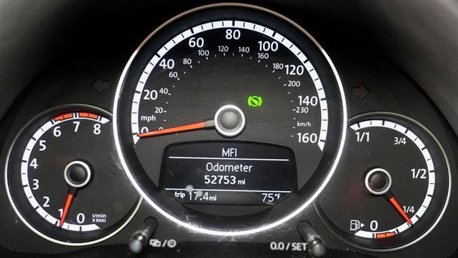 Photo of 2014 Platinum Gray Metallic Volkswagen Beetle