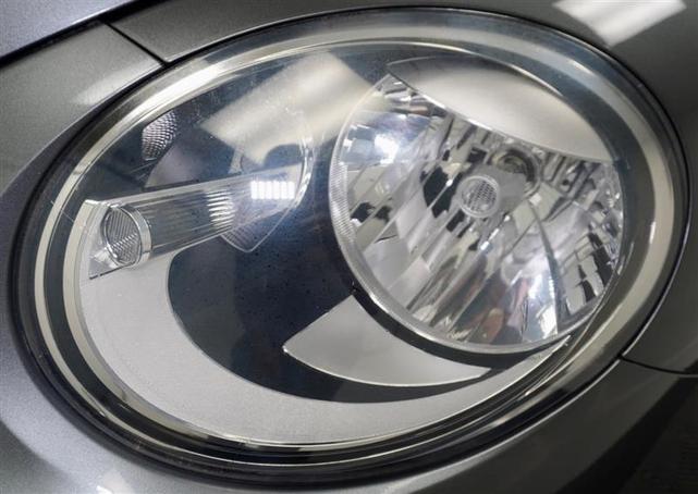 Photo of 2014 Platinum Gray Metallic Volkswagen Beetle
